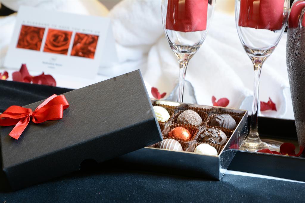 Park Grand London Lancaster Gate Hotel Екстериор снимка A box of chocolates