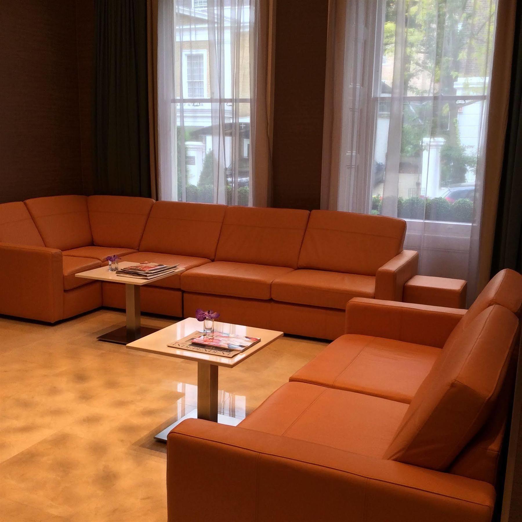 Park Grand London Lancaster Gate Hotel Екстериор снимка A leather sofa