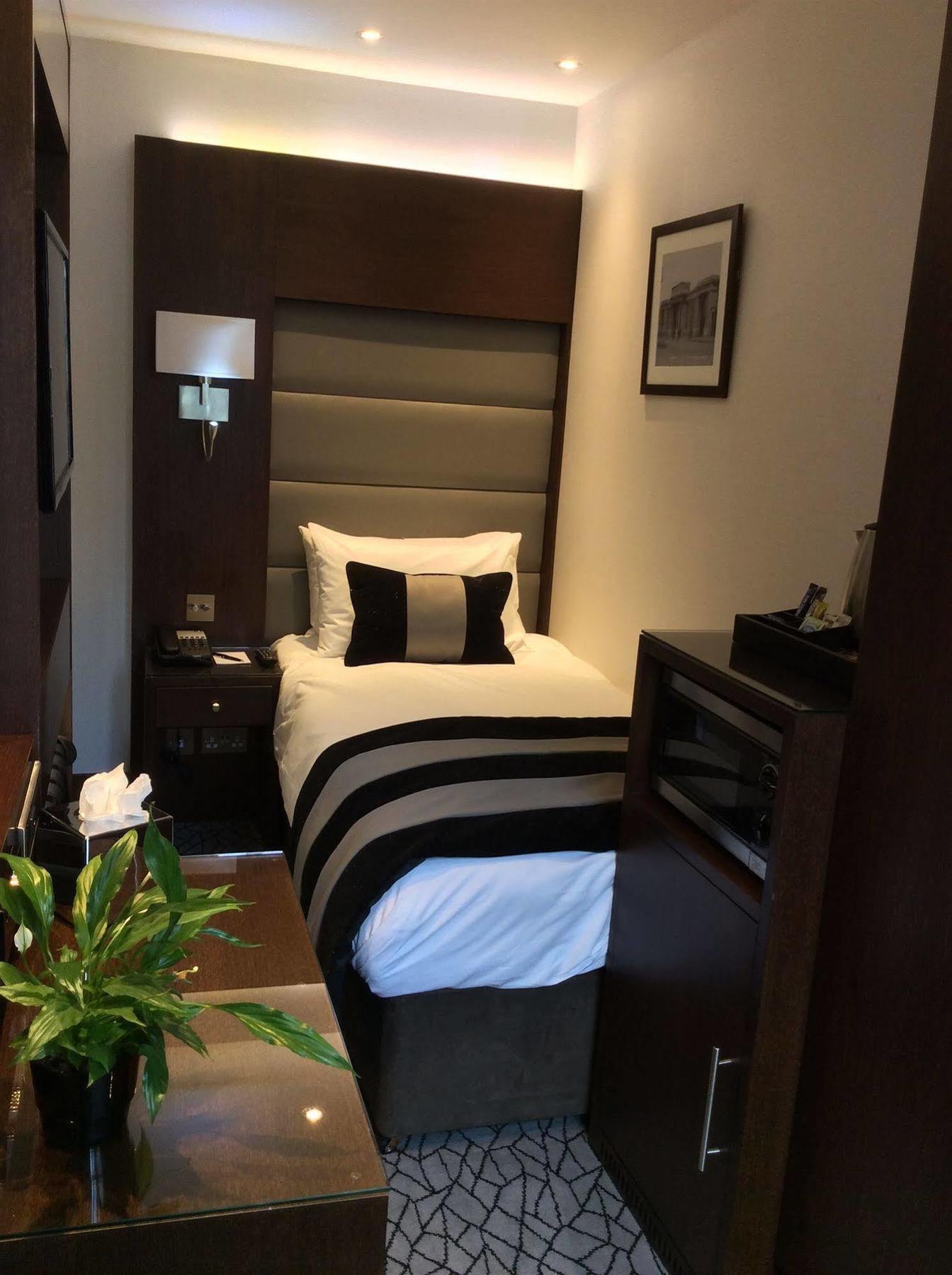 Park Grand London Lancaster Gate Hotel Екстериор снимка A single room at the hotel